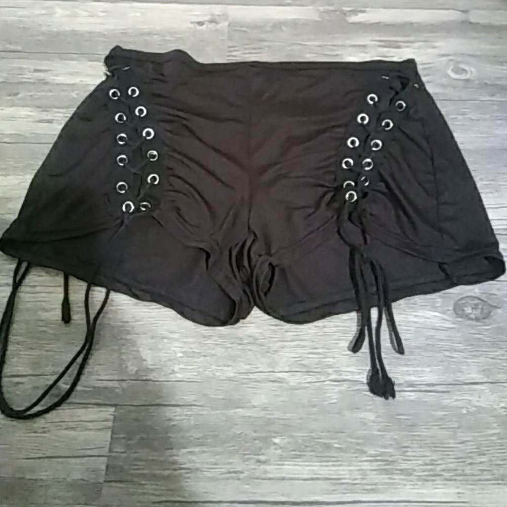 Shorts - Picture 2 of 3
